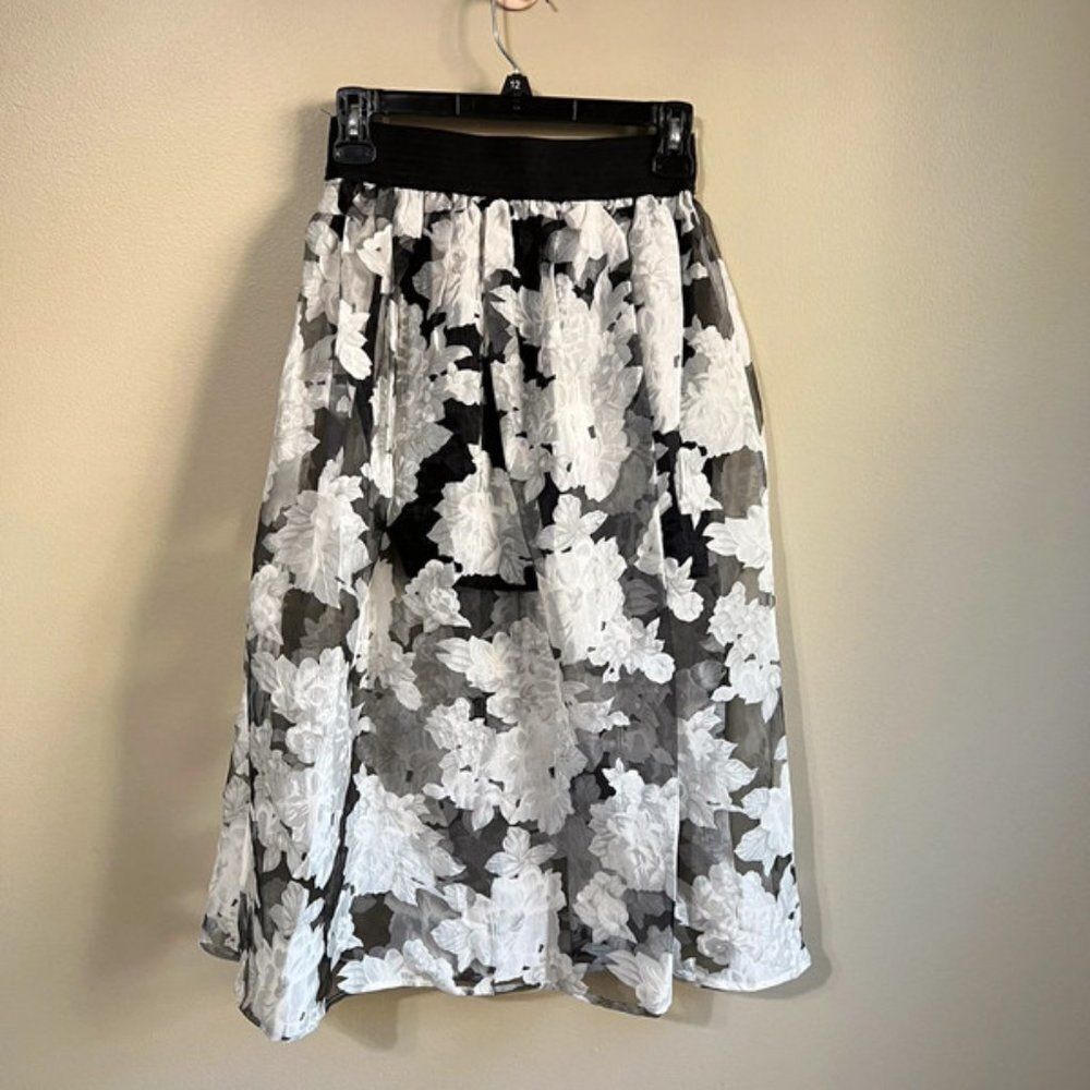 Windsor small‎ black and white skirt